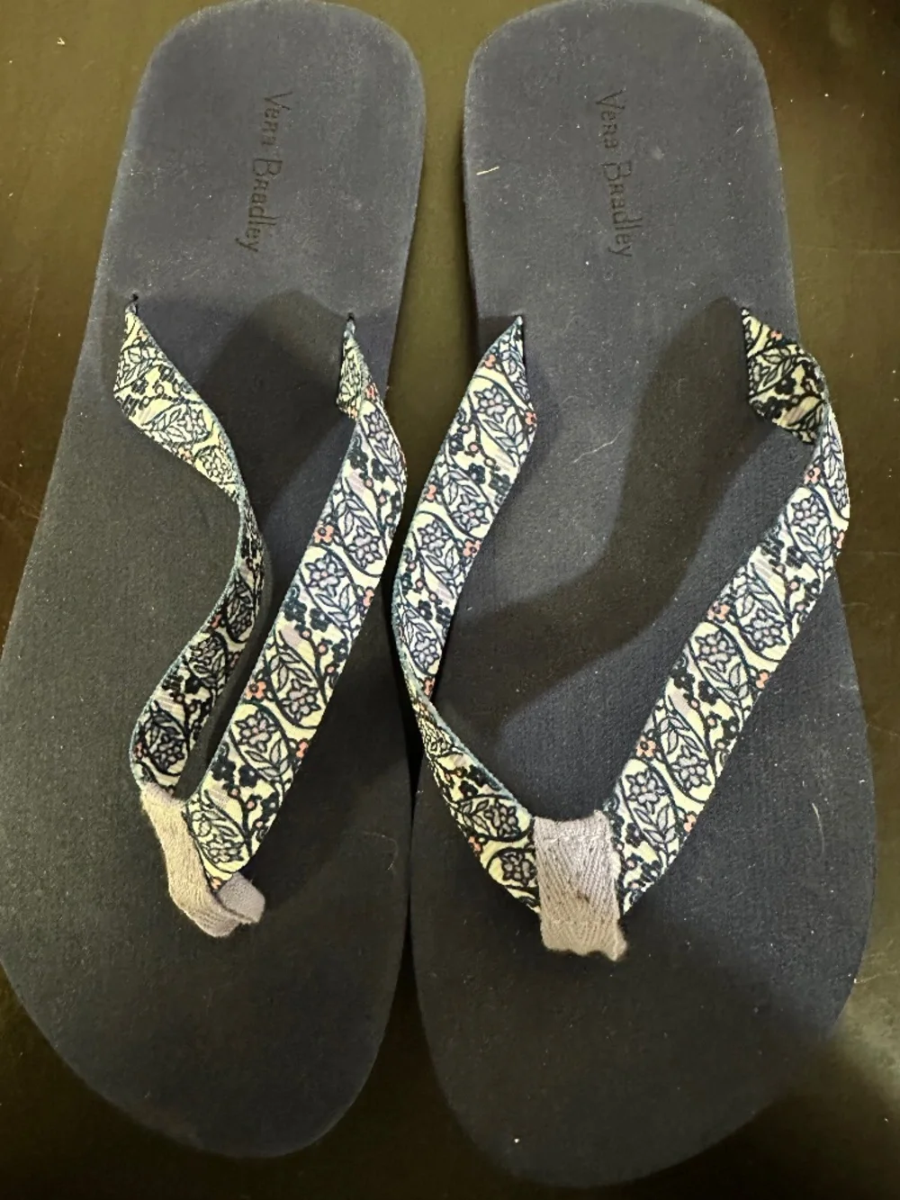 Vera Bradley women's flip-flops in the Maddalena Paisley pattern, size Large